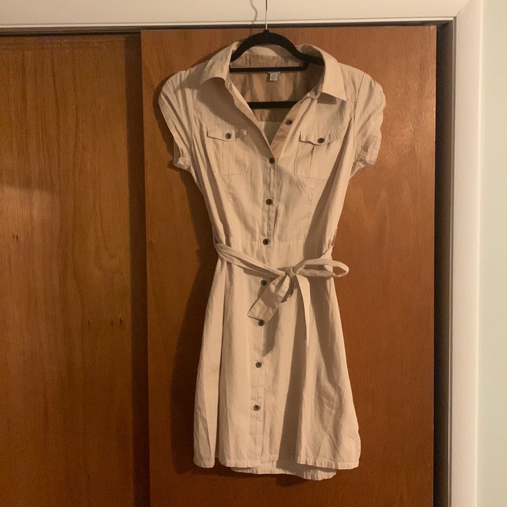 Guess chic tan button down dress. Size Small.